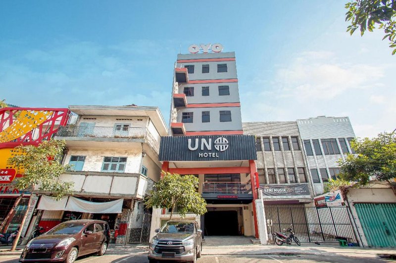 Hotel O Genteng Near Genteng Market Formerly Uno Hotel