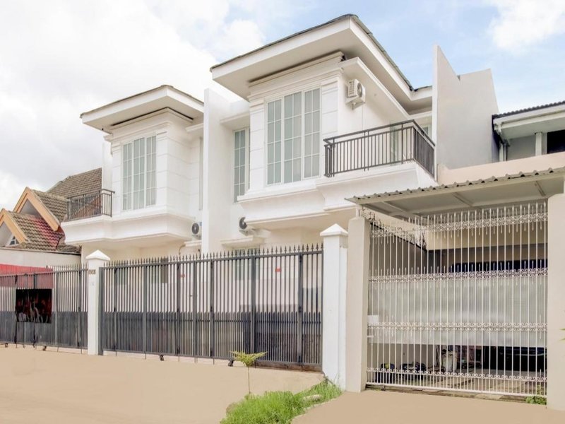 Hotel O Panakkukang Near Mall Panakkukang Formerly Golden White House