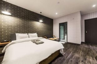 Hotel Wall
