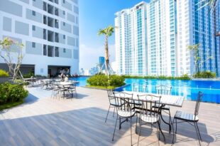 Infinity Pool Signature – With Pool&Netflix 2