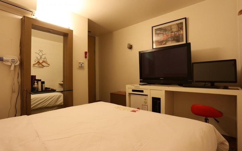 Noo Noo Hotel