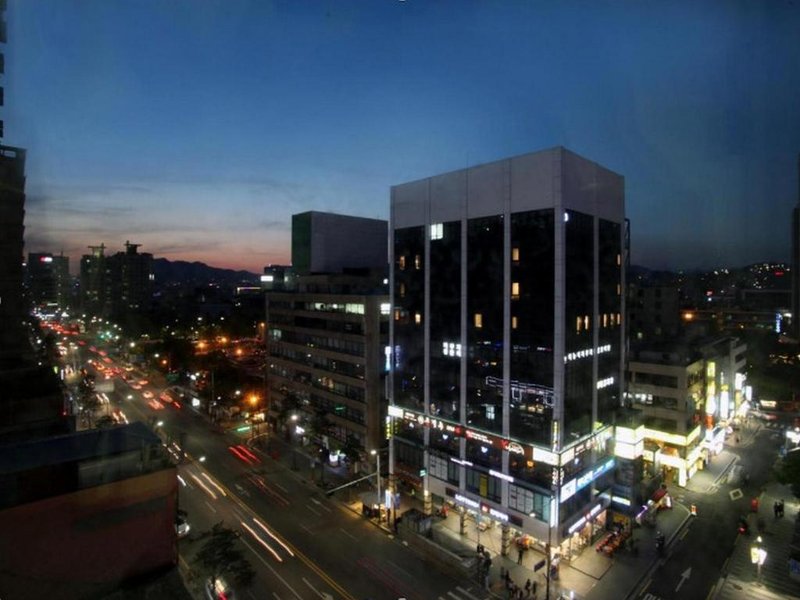 K Star Metro Hotel