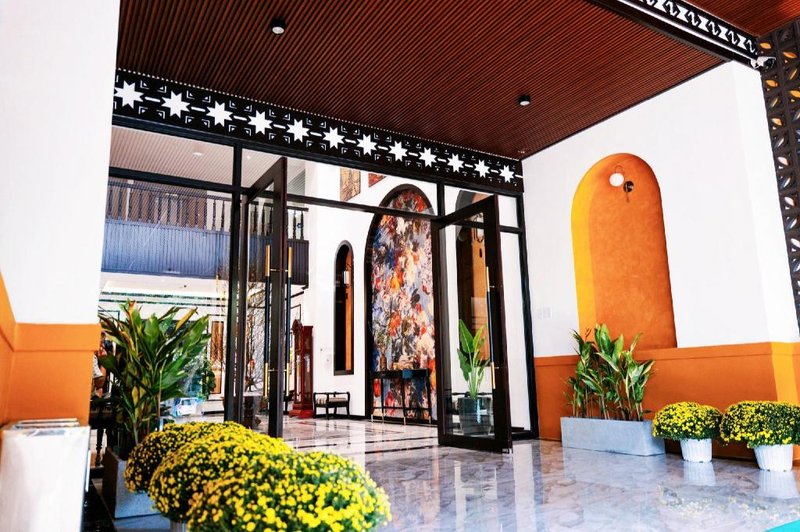 Khách sạn Biệt Điện