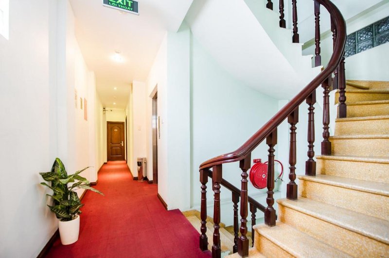 Chariot Hotel