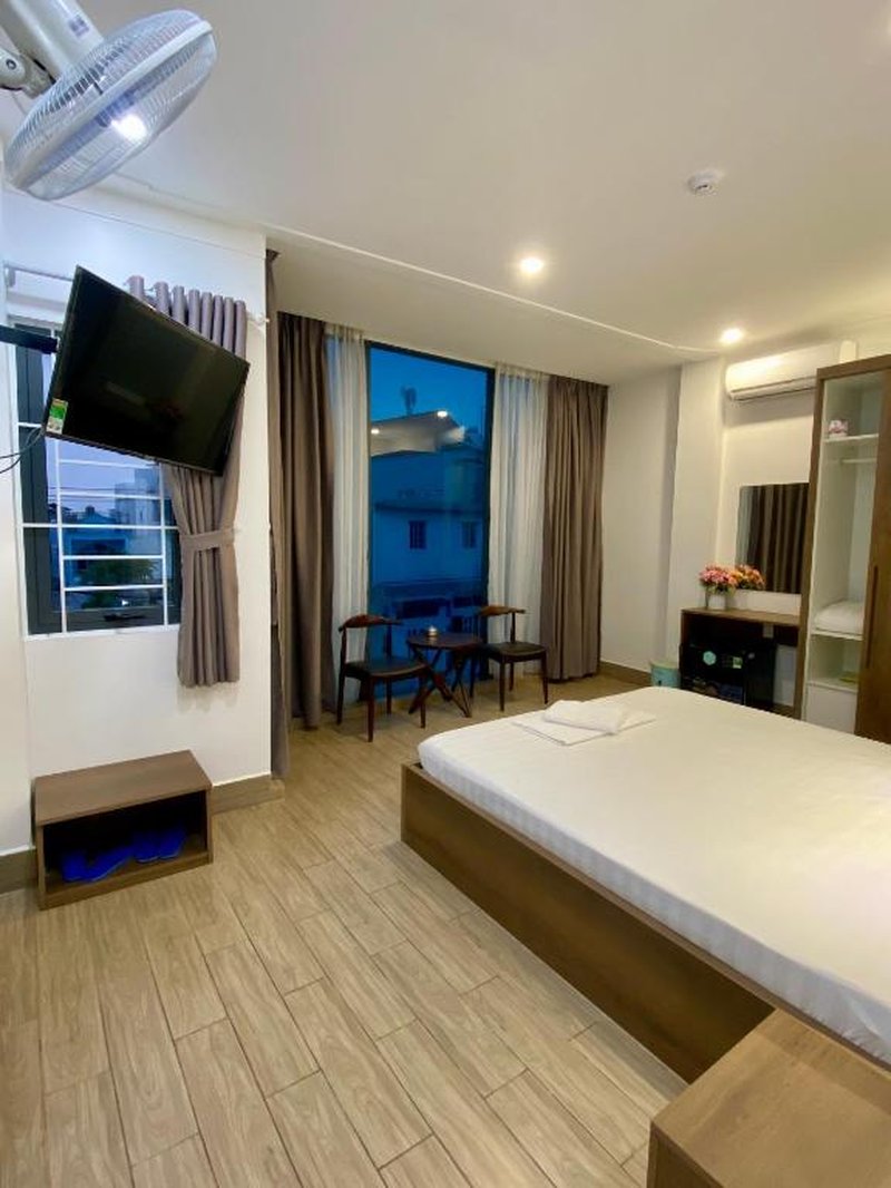 Khách Sạn Hoa Phượng, Q12