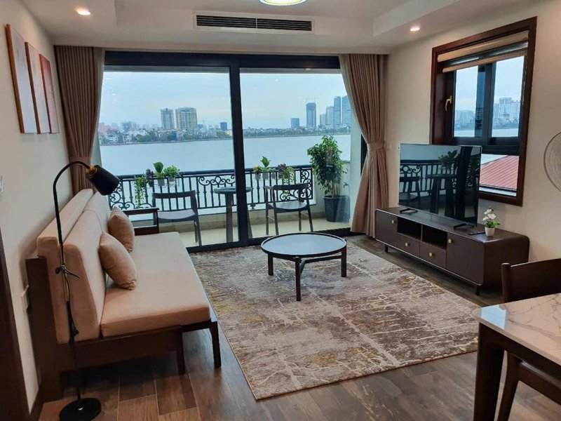 Lakeside Retreat – Tay Ho