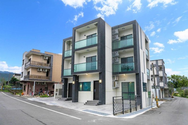 曼曼玩民宿lll免費停車