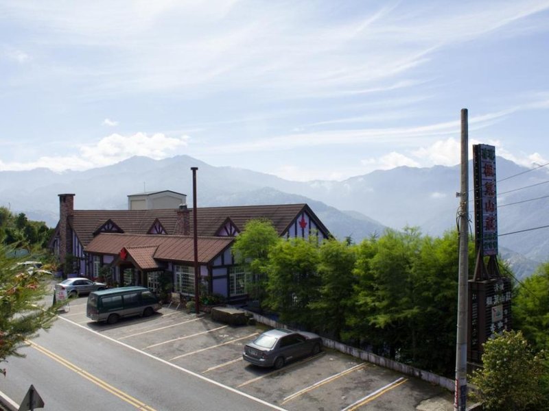 Maple Leaf Holiday Villa