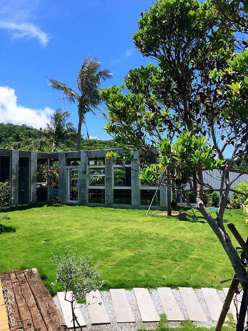 Mooning the Hill 月過山丘