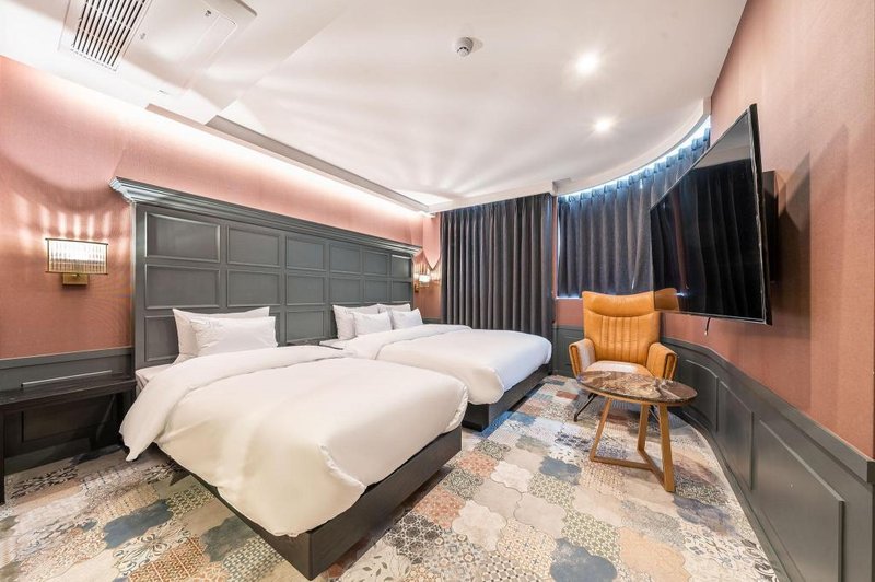 Namyangju Ninestone Hotel