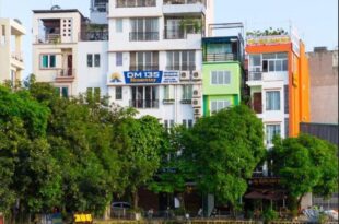 Nhà bên hồ
