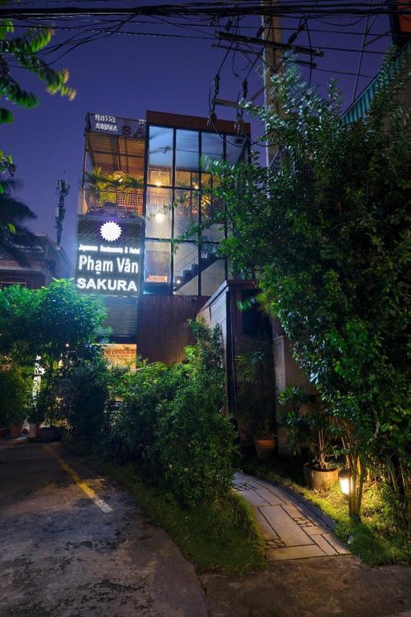 Japanese Restaurant & Hotel Sakura Phạm Vân