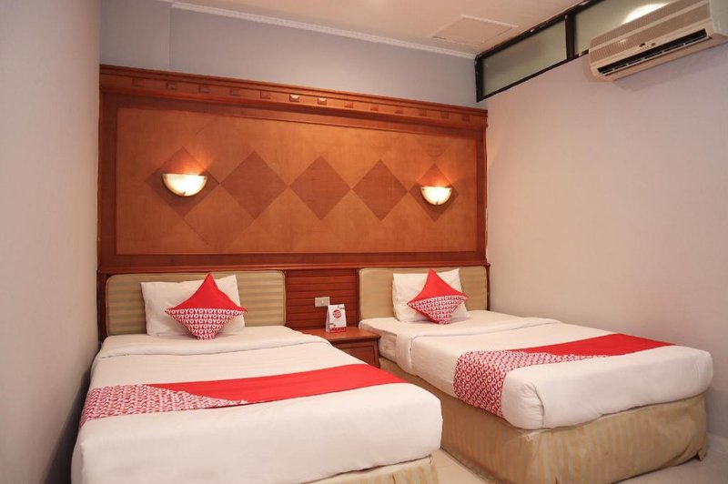 OYO 742 Mona Plaza Hotel