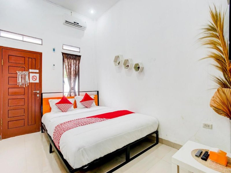 OYO 90124 Oemah Ratu Hostel Syariah