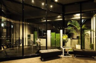 Queen Hotel II