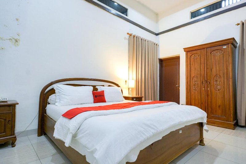 RedDoorz @ Avros Guest House Medan