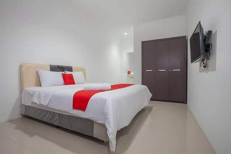 RedDoorz @ Kertajaya Surabaya