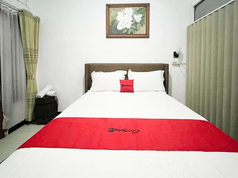 RedDoorz Near Alun Alun Kota Wisata Batu