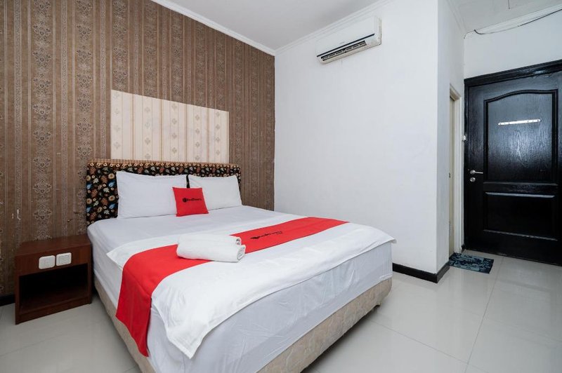 RedDoorz near Bukit Darmo Golf