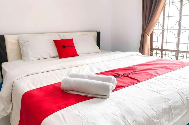 RedDoorz near Eco Green Park Batu