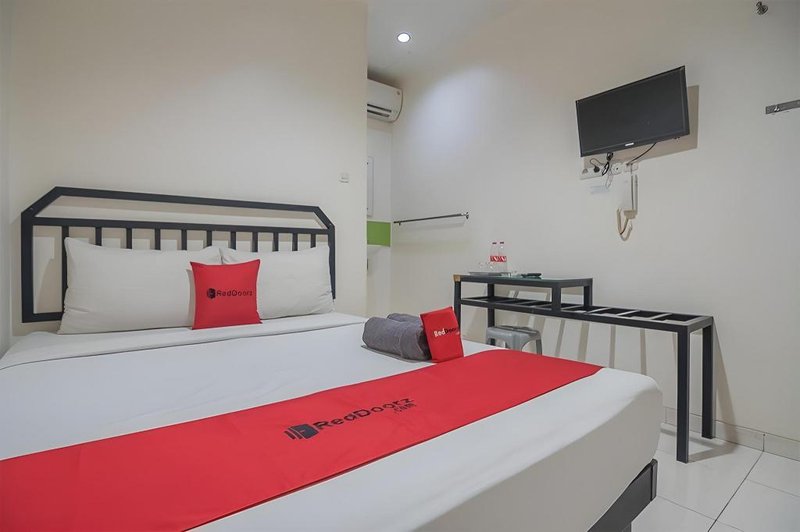 RedDoorz near Nagoya Citywalk Batam 2