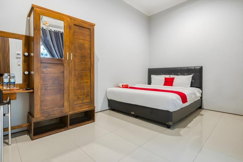 RedDoorz near Surabaya Zoo