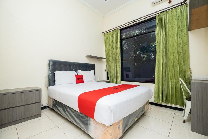 RedDoorz Plus @ Grace Residence Surabaya