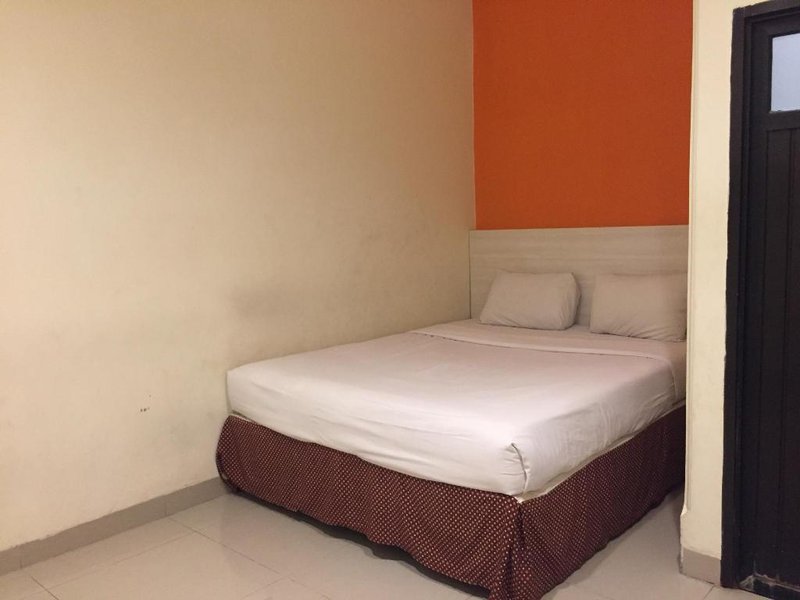 RedDoorz Plus @ Hotel Alden Makassar