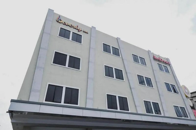 RedDoorz Plus near Ferry Terminal Batam Center