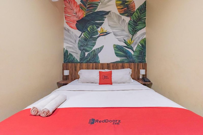 RedDoorz Plus near UNIMED Medan