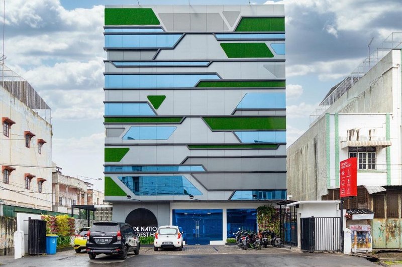 RedDoorz Premium near Centre Point Mall Medan