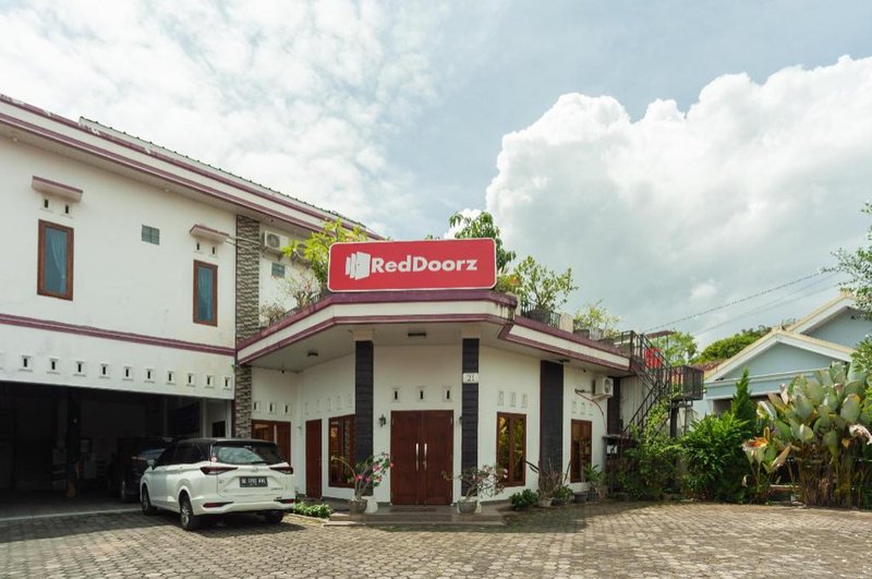 RedDoorz Syariah @ Jalan Panglima Polim Lampung