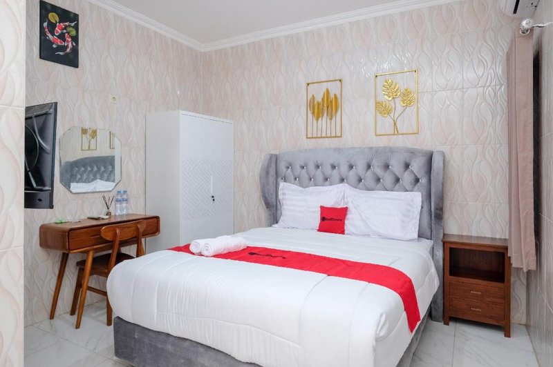 RedDoorz Syariah near Stasiun Gubeng 2