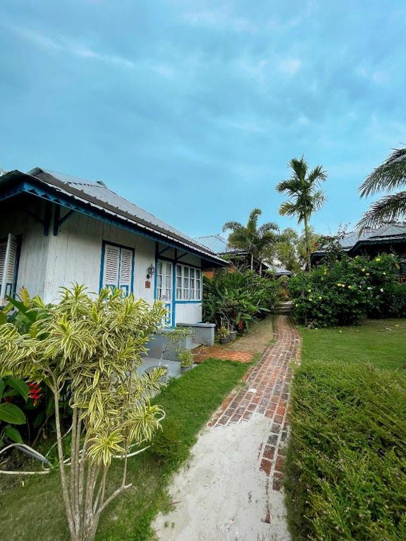 Rock and Wreck Dive Resort