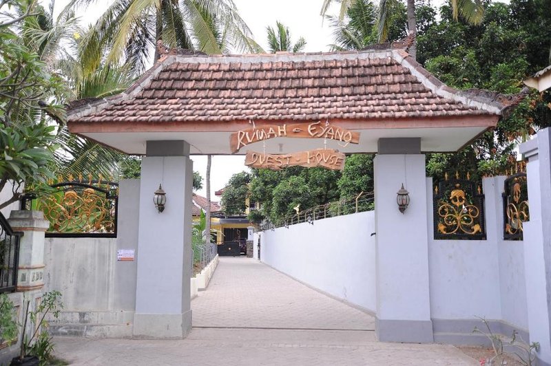 Rumah Eyang Guest House