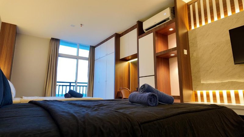 SLEPTOPIA PREMIUM UNIT WITH TWIN QUEEN BED