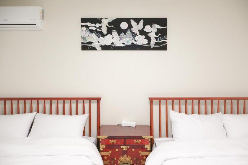 Stay Yeobaek,2BR,1BA – 2min to Hongdae, 5mins to Sangsu station