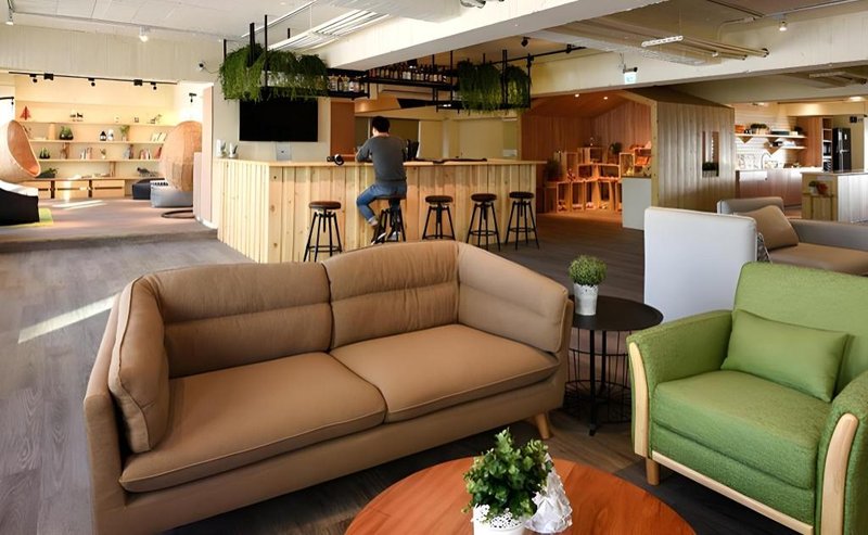 Stray Birds Taichung Hostel