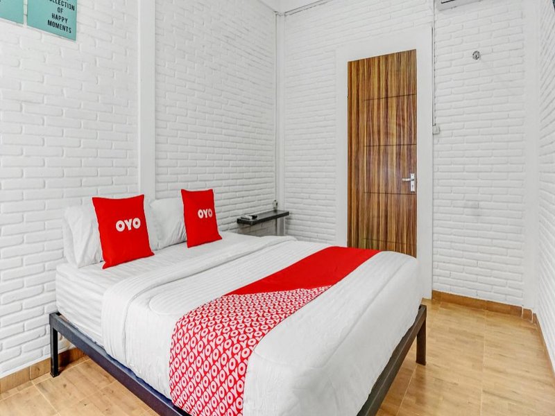 Super OYO 90828 Ara Guest House