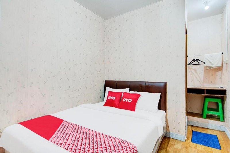 Super OYO Capital O 3198 Sukomanunggal Inn