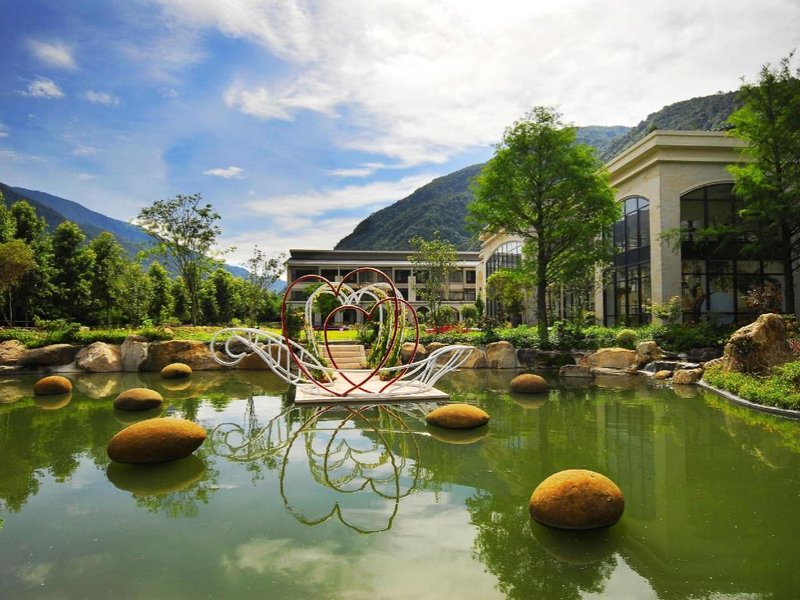 Tai-Yi Red Maple Resort