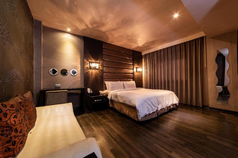 The Riverside Hotel Fashion