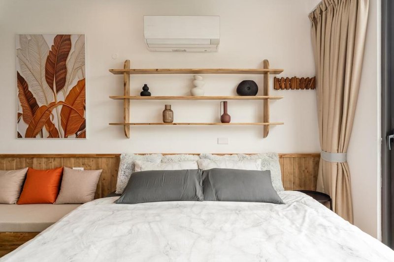 Train Street View- Amber-Touched & Private Self-check-in Apartment