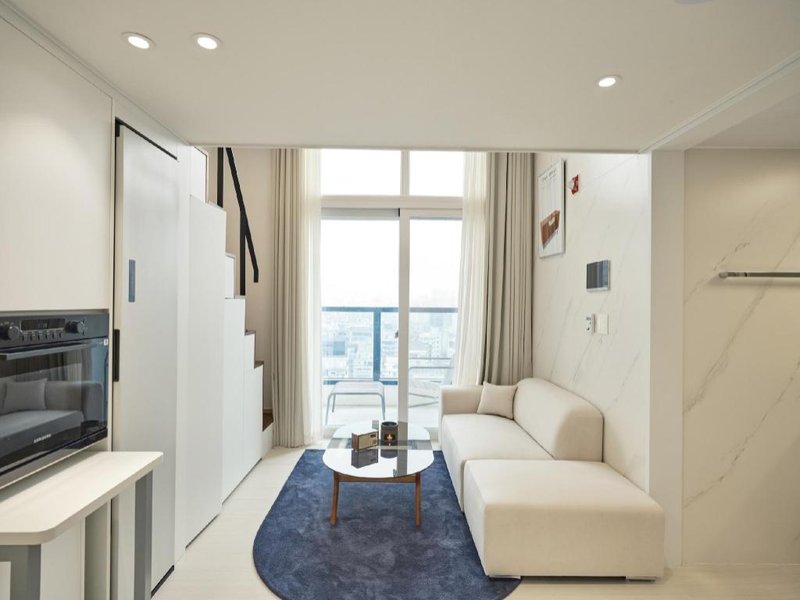 UH FLAT SIGNATURE GANGNAM