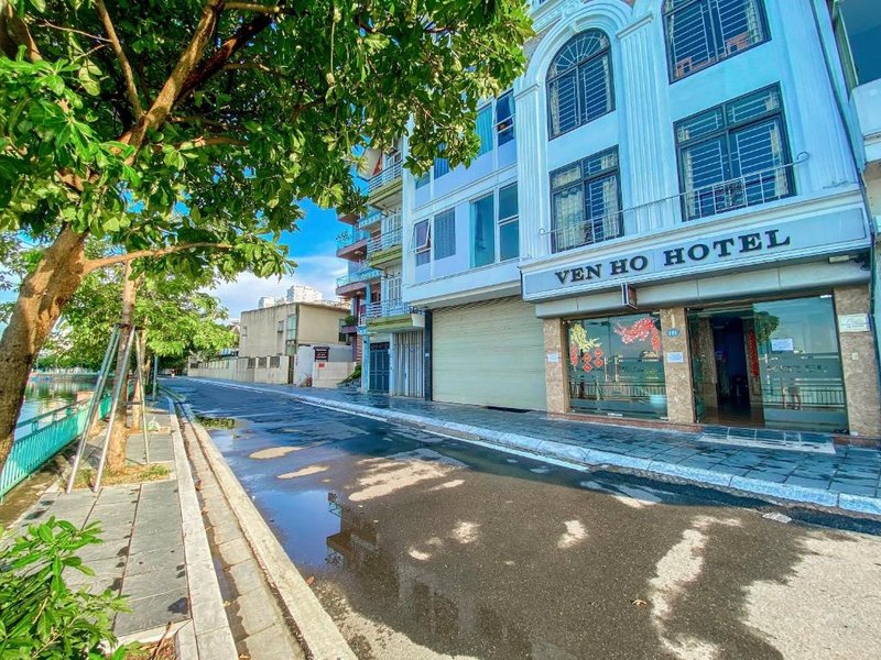 Ven Hồ Hotel, Ba Đình
