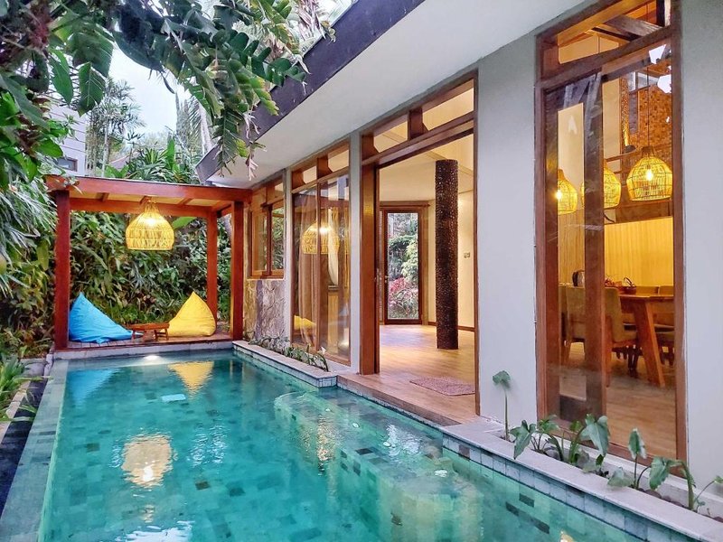 Villa 4-BR Klub Bunga No. 8 Batu Malang