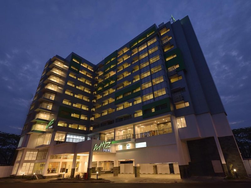Whiz Prime Hotel Megamas Manado