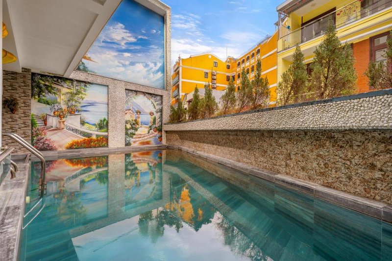 Calla Hotel – 4 minute walk to the Ancient Town