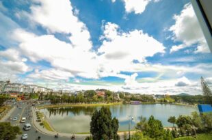 khách sạn có view hồ xuân hương