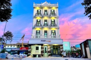 Modern Studio w Balcony and Kitchen